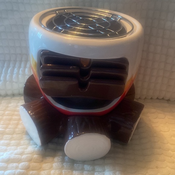 Hersheys S’more Making Campfire - Picture 5 of 5